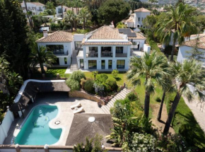 Exquisite 5 BDRM Luxury Villa w Gym, BBQ, and Pool